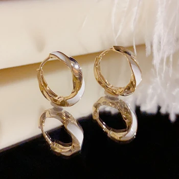 Витые маленькие серьги-кольца С черно-белой эмалью и медными пряжками для ушей, модные Минималистичные Современные Женские серьги 2023
