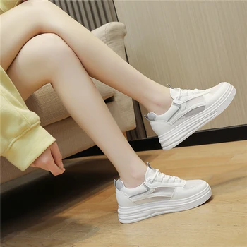 Женская обувь 2023 года, новая Маленькая белая обувь с полой сеткой и толстой подошвой, Летняя популярная повседневная спортивная обувь