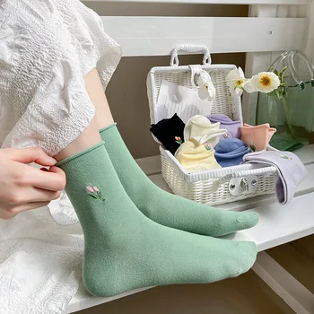 Женские носки с цветочной вышивкой Harajuku, винтажные носки для экипажа, женские хлопчатобумажные дышащие японские модные однотонные милые длинные носки
